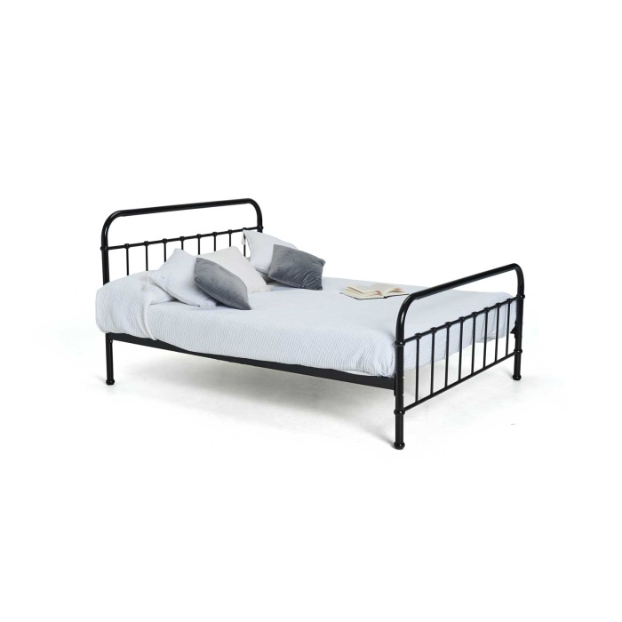 Bett im Vintage-Stil