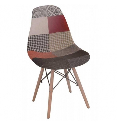 Stuhl im nordischen Patchwork-Design 