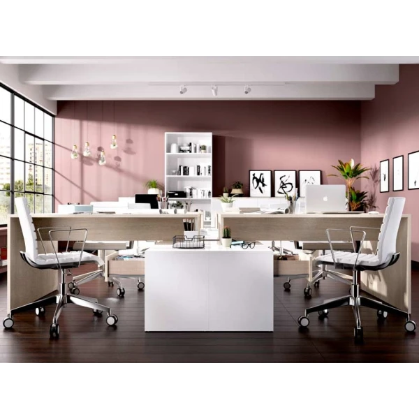 L-förmiger Schreibtisch mit Schubladen und Regalen