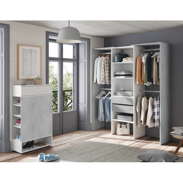 Ankleidezimmer mit Schubladen