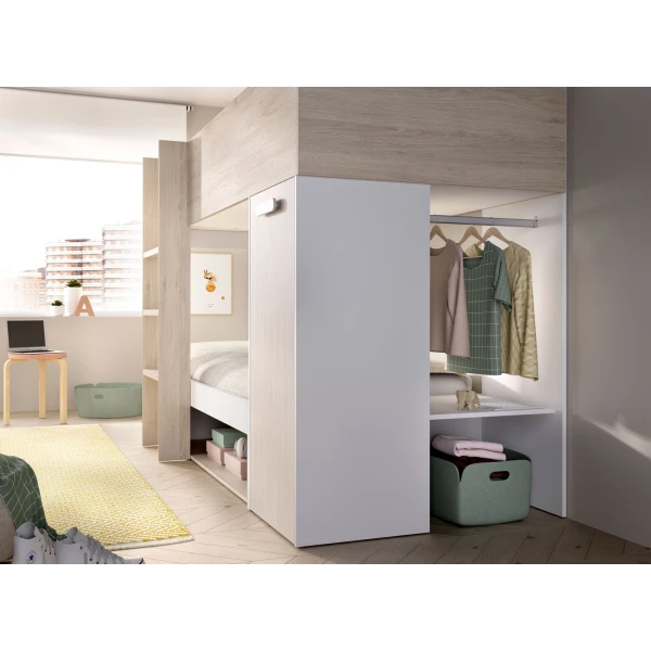 Etagenbett mit Kleiderständer