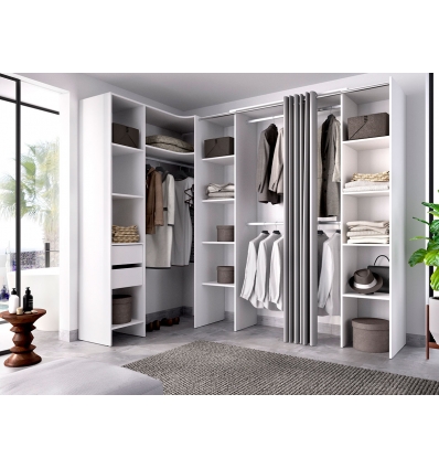 Großer Kleiderschrank