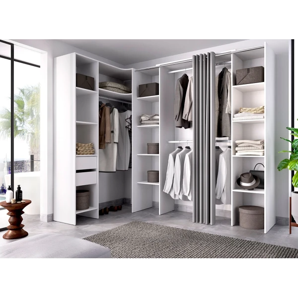 Großer Kleiderschrank