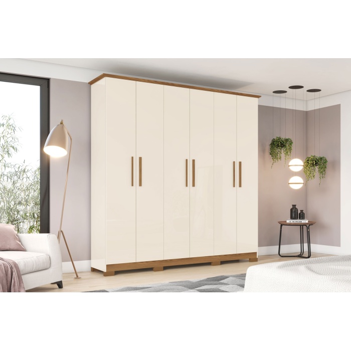 Großer Schrank