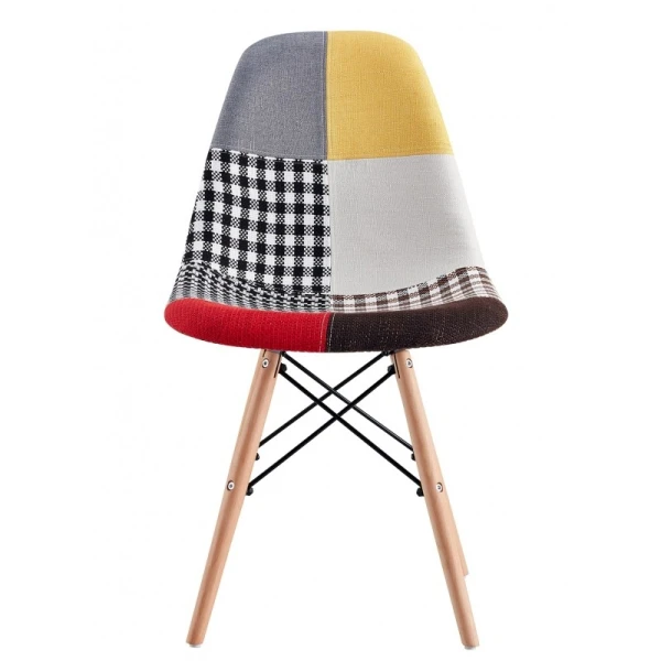 Stuhl im nordischen Patchwork-Design 