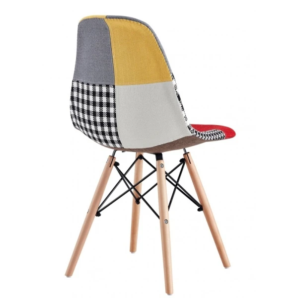 Stuhl im nordischen Patchwork-Design 