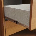 Schubladendetail mit Metallschienen beim Rufus Schrank, sanftes und robustes Öffnen