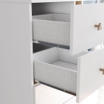 Kinderkleiderschrank Gamil Vicawu mit 4 Türen, geräumigen Schubladen und modernem Weiß